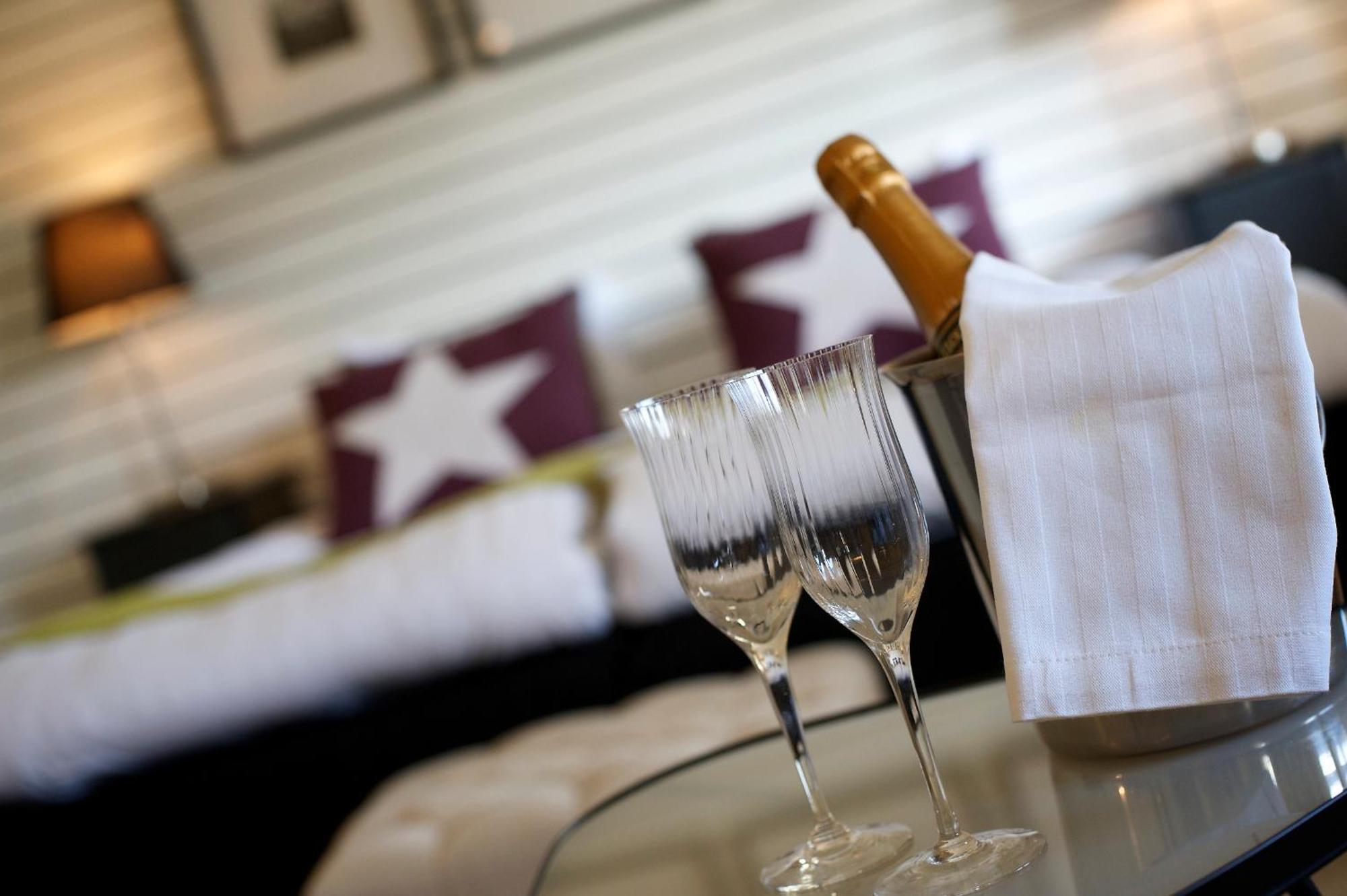 Hotell Tinget Sala Buitenkant foto