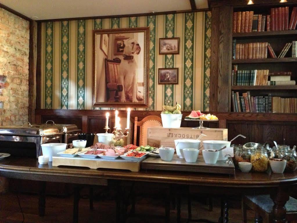 Hotell Tinget Sala Buitenkant foto